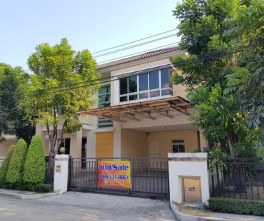 Urgent sale single house, Life Bangkok Blue Boulevard On Nut Ring Near Prawet Intersection The house is very decorated, 3 bedrooms, 3 bathrooms, a restaurant, coffee shop, supermarket, many markets.